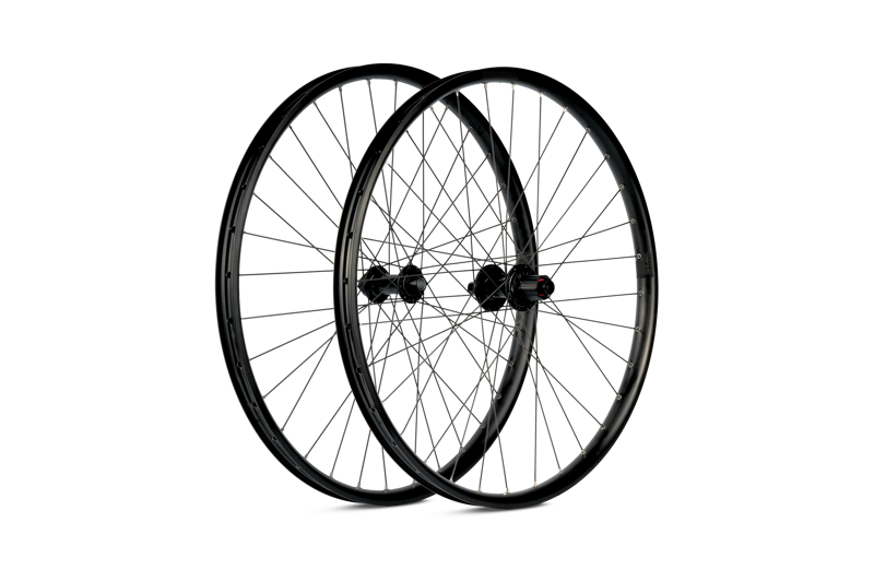 Acid Road Race HPA CL 28-hole Wheelset in Black/White