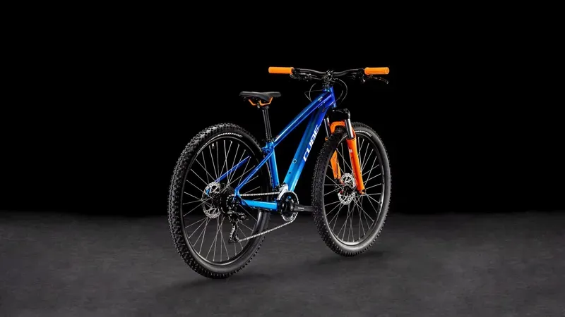 Cube Acid 260 Kids Bike in Actionteam-1