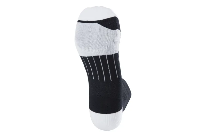 M2o 1/4 Crew Compression Socks in Black/White-2